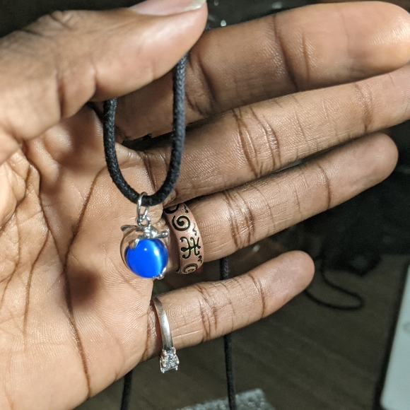 Blue stone wrapped with a dolphin necklace - Picture 3 of 5